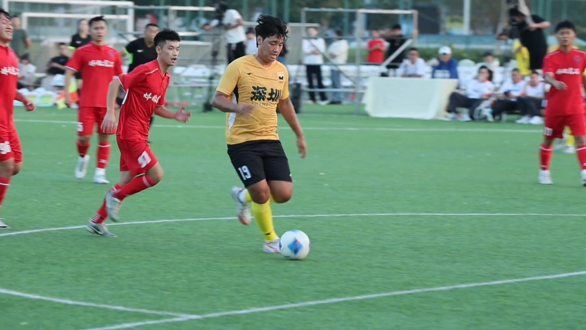 关于顶级足球赛事最新赛况:精彩瞬间回顾,球员风采展示的信息 关于顶级足球赛事最新赛况:精彩瞬间回顾,球员风采展示的信息