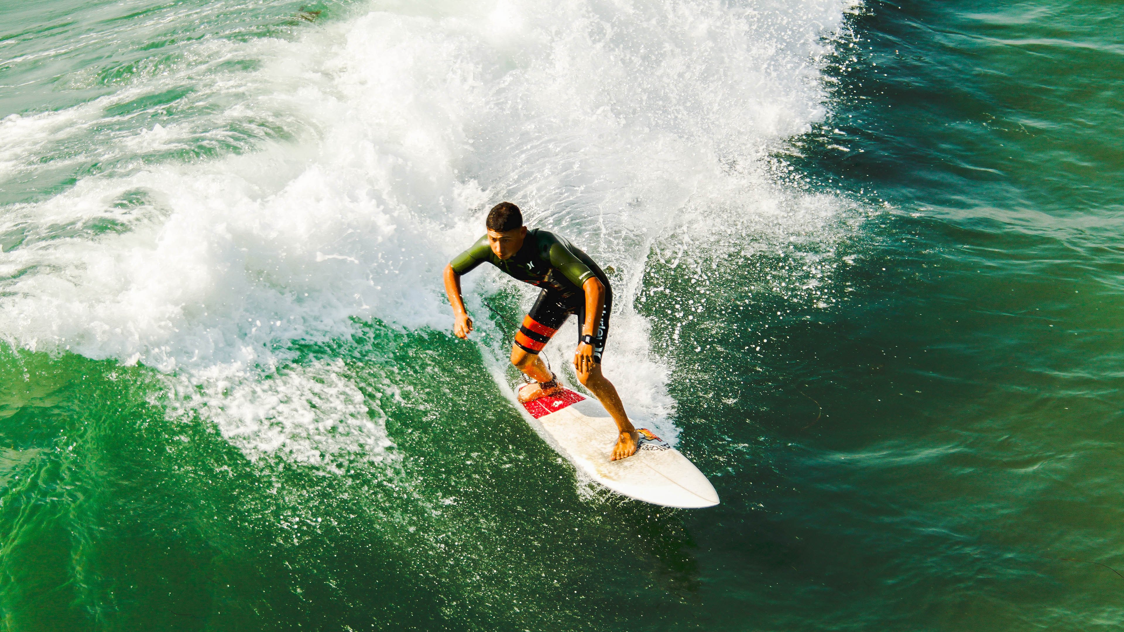 赛道奇才的街头狂想曲，F1街道赛焦点战，强压爵士的极速艺术