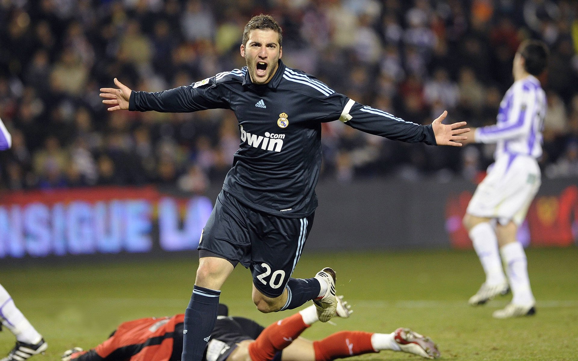 跨界决胜时刻,广东队绝境突围,保罗赛道接管诠释冠军法则