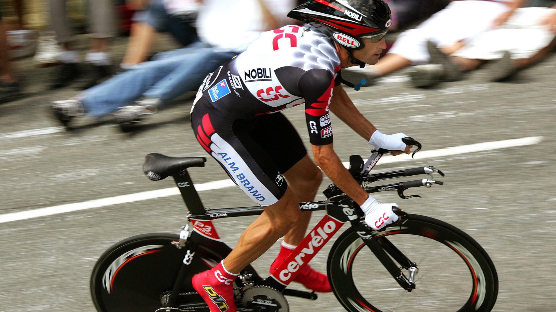 开云下载-戈麦斯之夜，当洪都拉斯风暴席卷德甲，一位传奇接管了争冠剧本