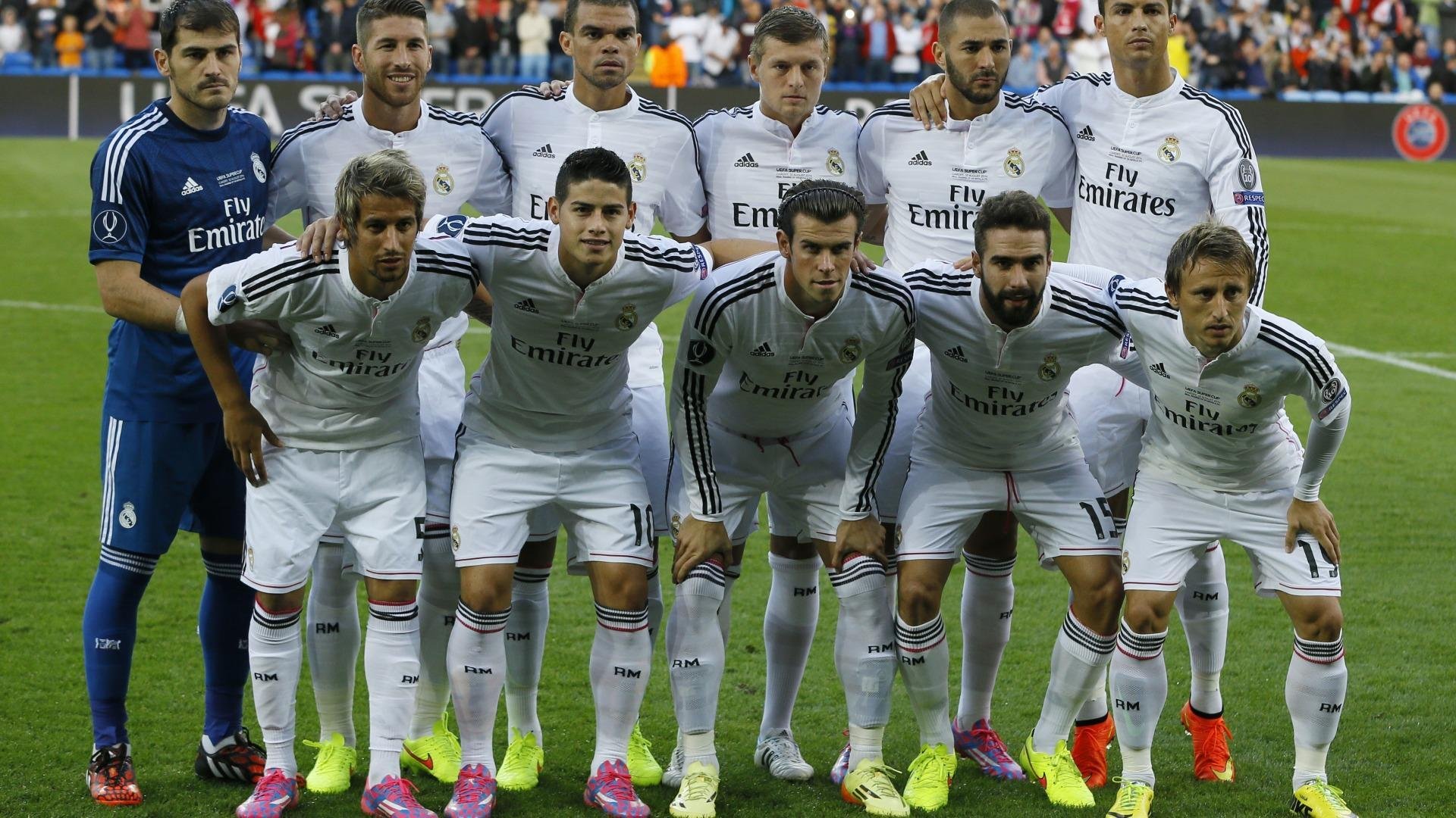 希腊血拼巴西，马丁内利化身关键先生，艺术足球与实用主义的世纪对话